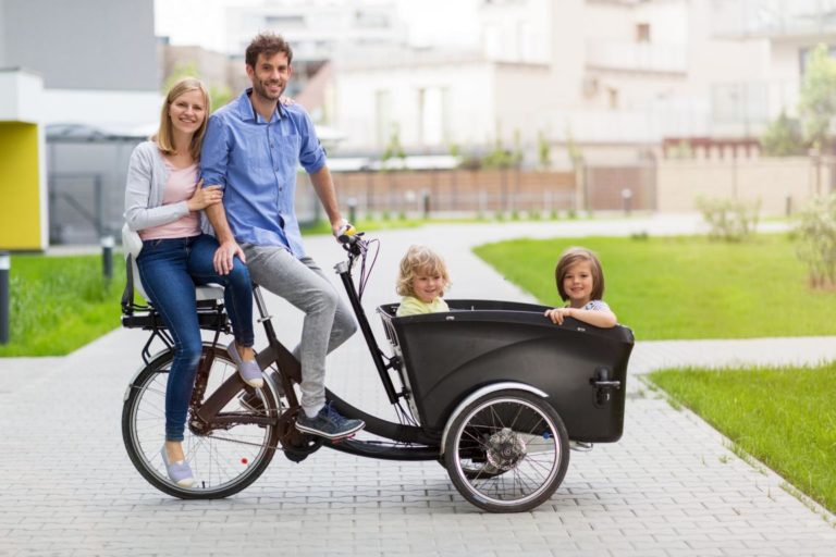 Lastenfahrrad Familie